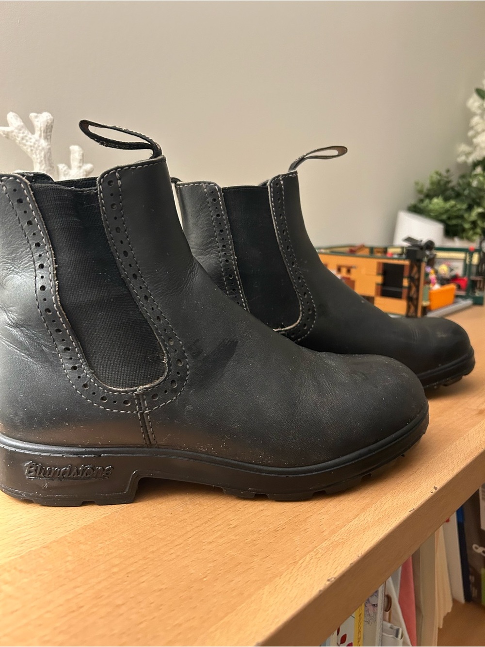 Blundstone Black Boots size 5 1/2 men and 7 1/2 to 8 woman